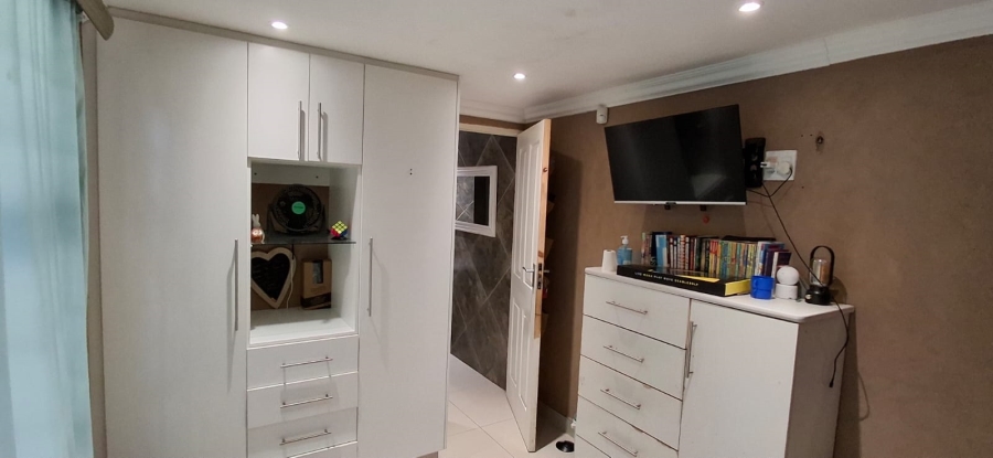 6 Bedroom Property for Sale in Haven Hills Eastern Cape